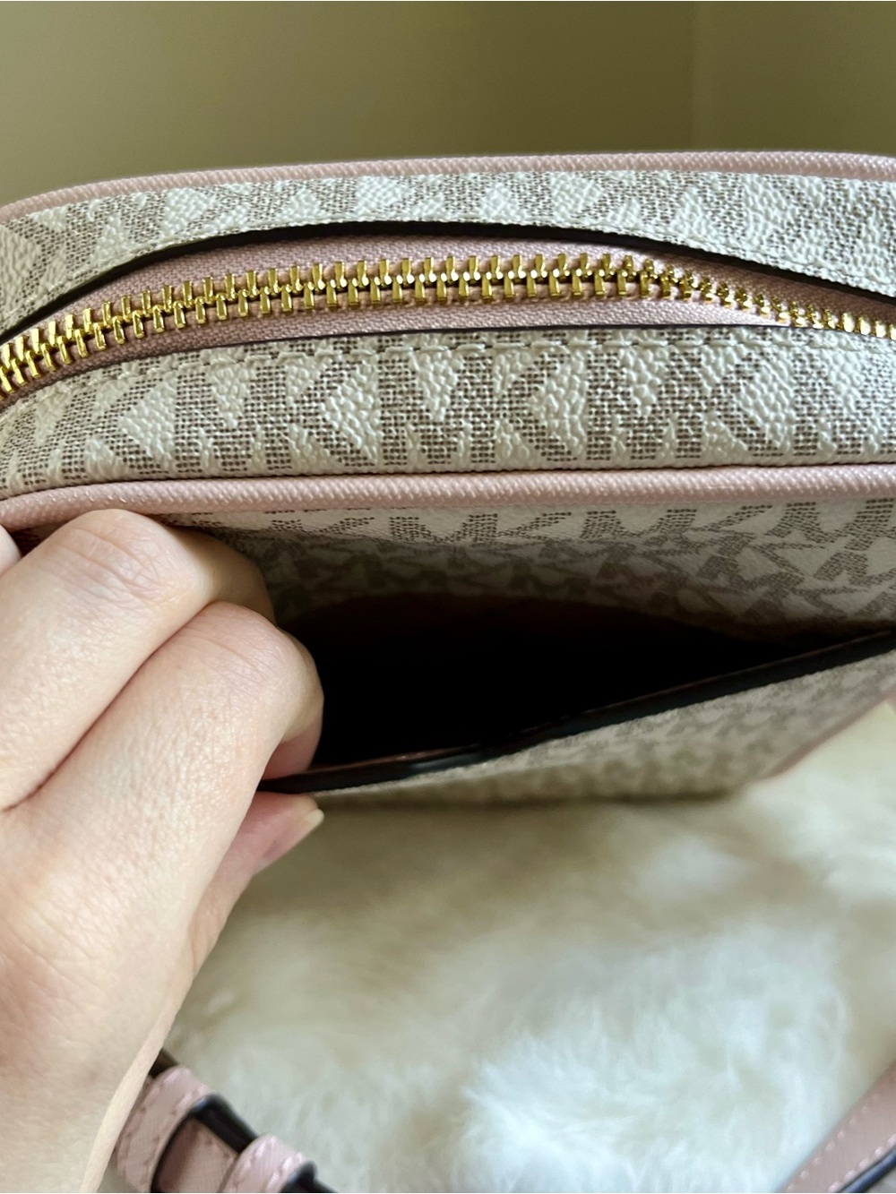 Michael Kors Jet Set Medium Logo Crossbody Bag - Picture 4 of 8
